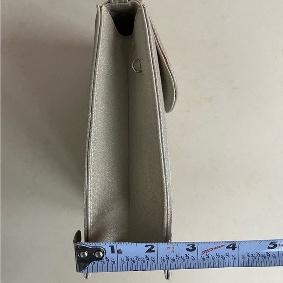 👛Explosion Oyster Sparkle Lame Handbag by Stuart Weitzman | Neutral Beige - Picture 14 of 15